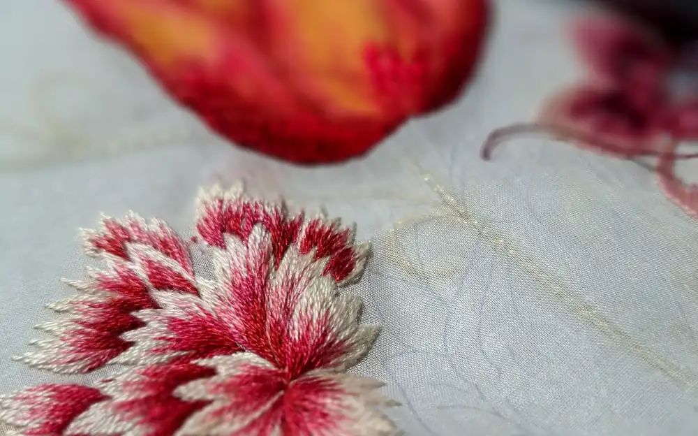atelier-broderie-art-fleurs-tulle-un-jour-dans-le-temps-paris-paysage-16x10