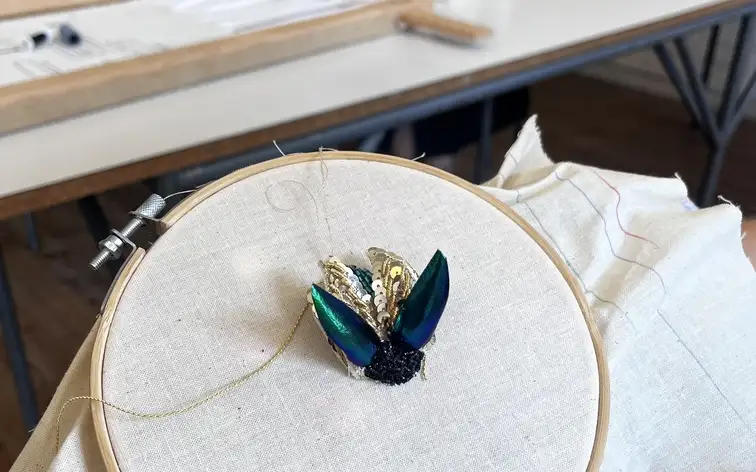 atelier-broderie-art-insecte-elytres-philomatique-bordeaux-paysage-16x10